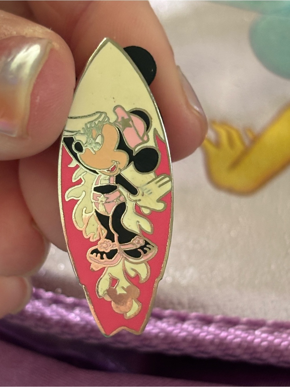 Minnie Mouse Surfboard cast member pin 2005